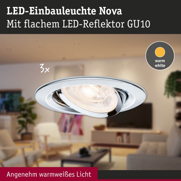 Schwenkbare LED-Einbauleuchte Nova im 3er Set mit flachem GU10 Reflektor für warmweißes Licht in einem hellen Wohnzimmer.