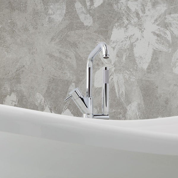 Klassische freistehende Badewanne mit silbernen Füßen | Romantica