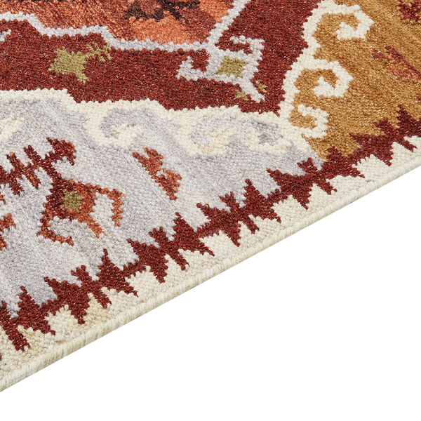 Detailansicht eines Teppichs mit buntem Orient-Muster und gewebter Struktur im Vintage-Stil.