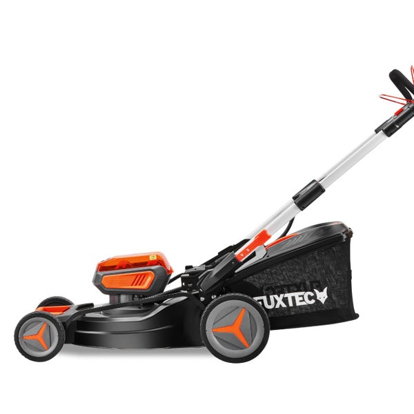 Aufsitzrasenmäher mit Fangkorb und FLUXTEC Logo.