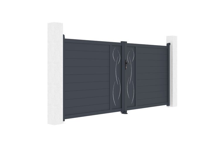 Zweiflügeliges Gartentor aus Aluminium in Anthrazit mit horizontalen Lamellen und dekorativen geschwungenen Linien zwischen zwei Pfeilern.