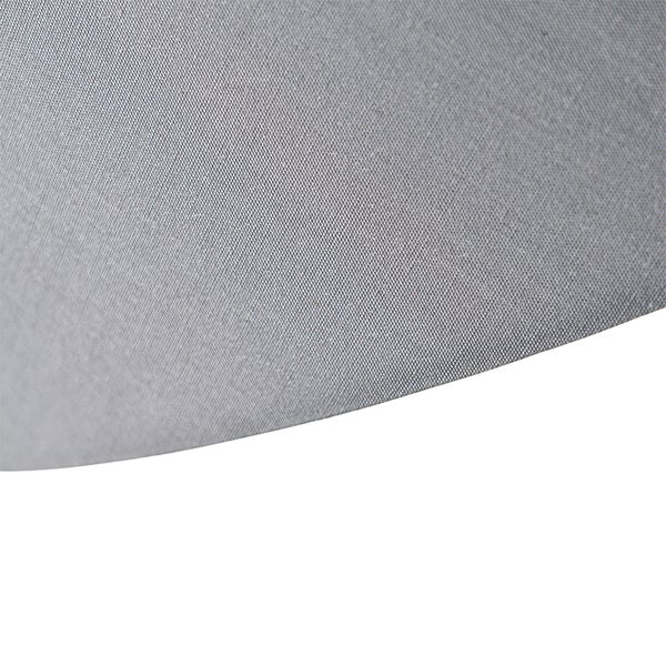 Detailaufnahme eines fein gewebten Stoffes in Grau für einen Lampenschirm.