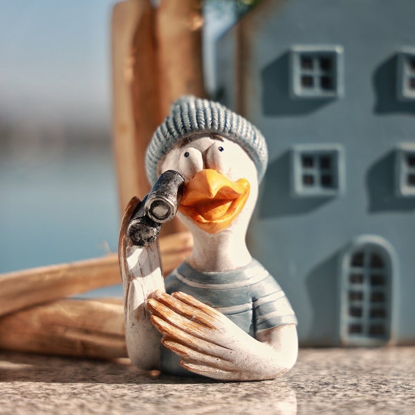 Dekorative Möwenfigur mit Fernrohr und Mütze