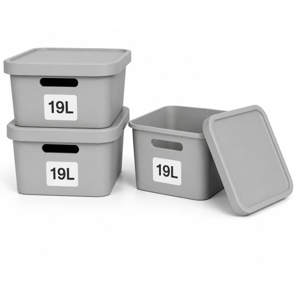 Drei Kunststoff Aufbewahrungsboxen mit Deckel und einem Volumen von 19 Liter je Box für die Organisation im Haushalt