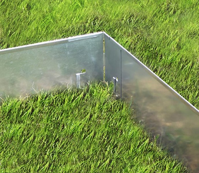 Metallbeeteinfassung im Gras