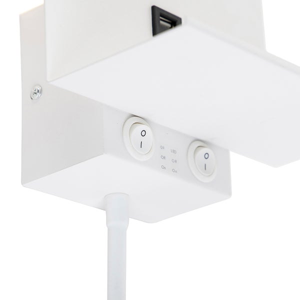 Nahaufnahme einer weißen Lampe mit Schaltern und USB-Anschluss