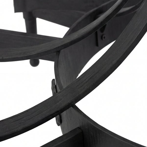 Detailansicht eines runden Beistelltisches aus Metall