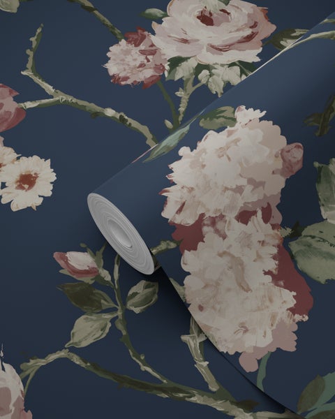 Tapetenrolle mit Blumenmuster