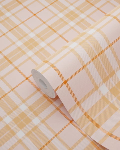 Vliestapete mit orange-weißem Karomuster, Tapetenrolle.