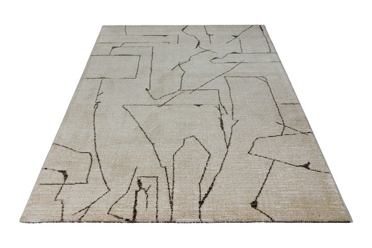 Rechteckiger Teppich mit abstraktem Linienmuster in moderner Optik