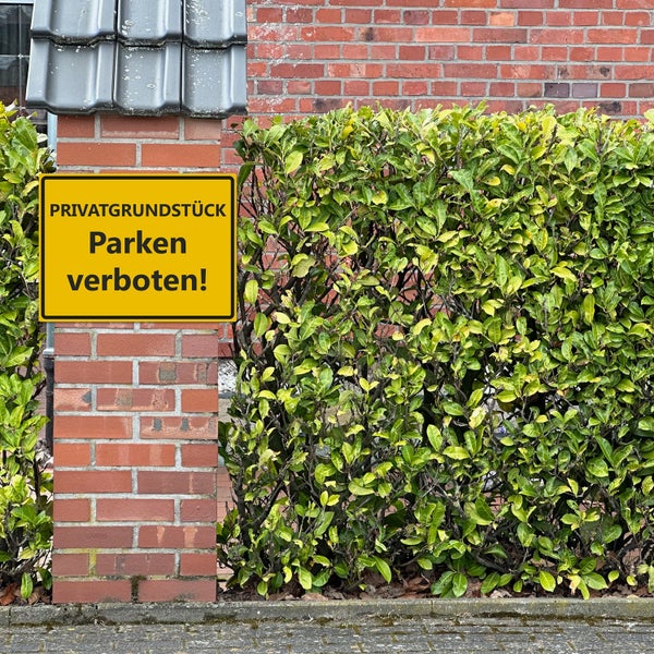 Privatgrundstück Parken verboten - reflektierendes Schild - gelb - ALU DIBOND / XXL (60 x 45 cm)