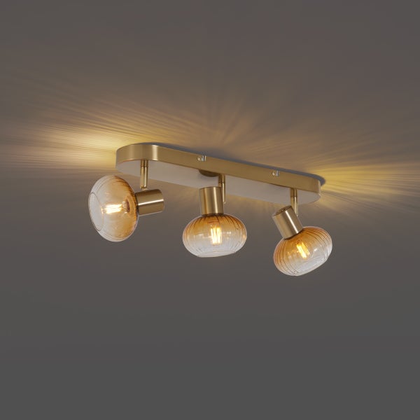 Deckenleuchte mit drei Leuchten und bernsteinfarbenen Glasschirmen