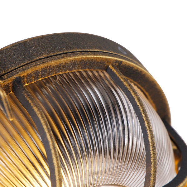 Detailansicht einer Außenwandleuchte mit geriffeltem Glas und antikem Metallkäfig.