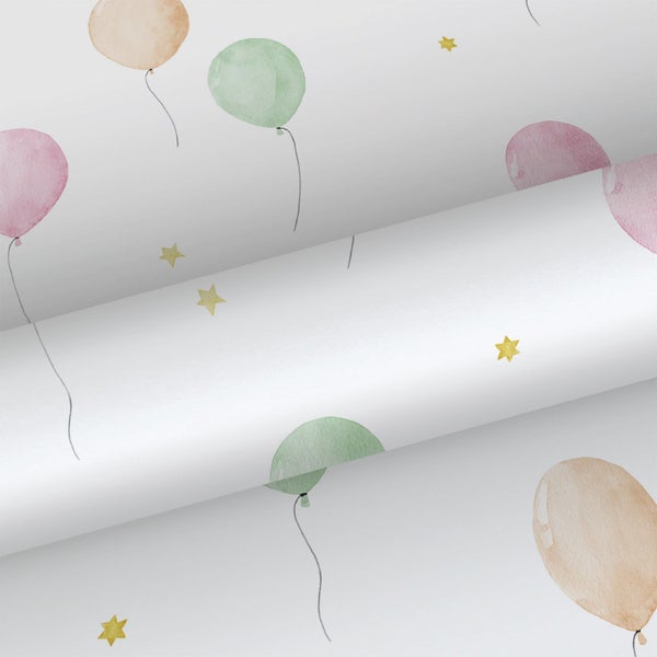 Tapetenrolle mit Aquarell-Motiv von Luftballons und Sternen für das Kinderzimmer.