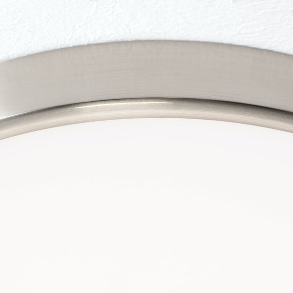 Runde Deckenleuchte mit einem Durchmesser von 280 Millimeter.