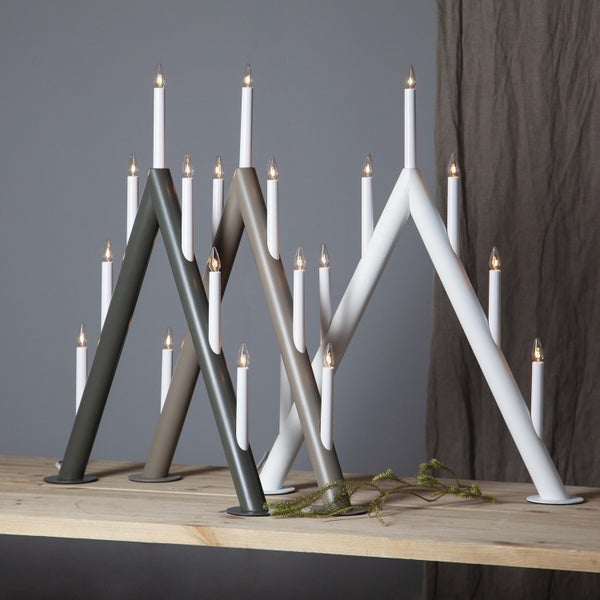 Dekorative Dreiecksleuchter mit elektrischen Kerzen