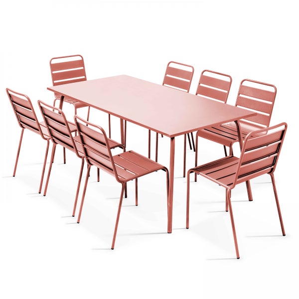 Gartenmöbel-Set aus Metall bestehend aus einem rechteckigen Tisch und acht Stühlen mit Lamellen-Design.