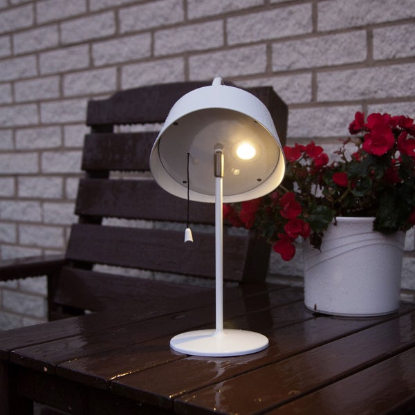 Goldener Papierstern mit Beleuchtung für die Weihnachtsdekoration