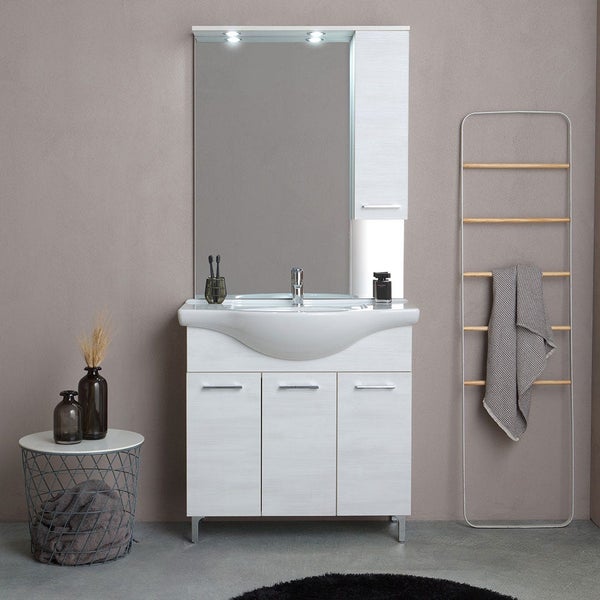 Badezimmermöbel Set mit Waschbecken, Waschtischunterschrank und Spiegelschrank mit Beleuchtung in einem modernen Badezimmer.