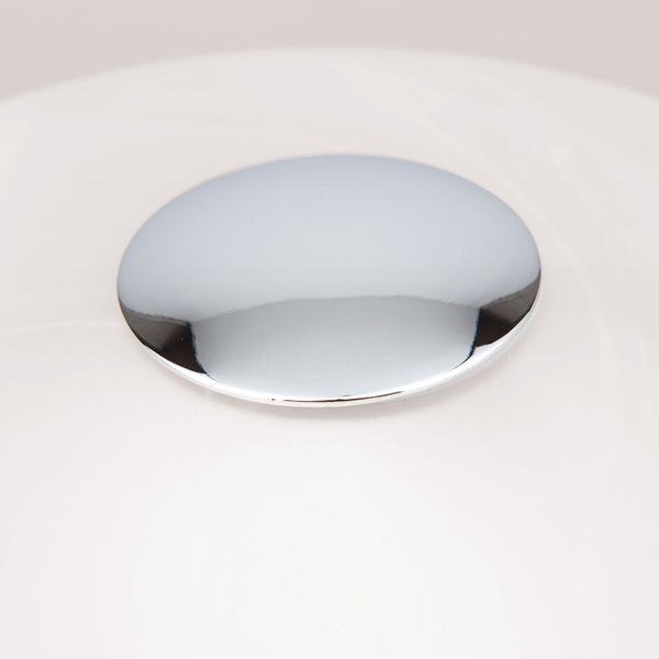 Chromfarbener Ablaufstopfen für ein Waschbecken