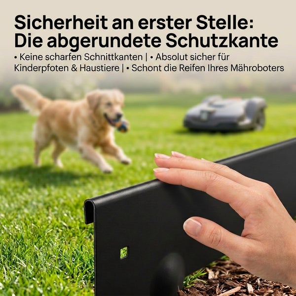 Hand berührt eine Rasenkante mit abgerundeter Schutzkante im Garten mit spielendem Hund und Mähroboter im Hintergrund.
