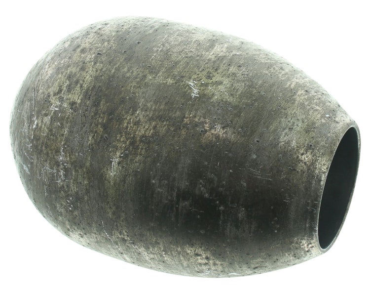 Ovaler Pflanztopf mit strukturierter Oberfläche und Steinoptik.