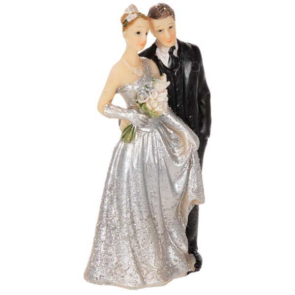 Tortenfigur Brautpaar, Braut in silbernem Glitzerkleid mit Blumenstrauß und Bräutigam im schwarzen Anzug.