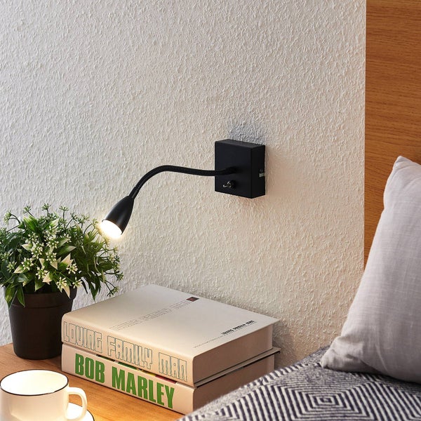 Lindby LED Wandleuchte, Wandlampe Innen Jolka (Modern) in Schwarz aus Metall (1 flammig ) - Wandstrahler Wandbeleuchtung Schlafzimmer / Wohnzimmer Schlafzimmerleuchte