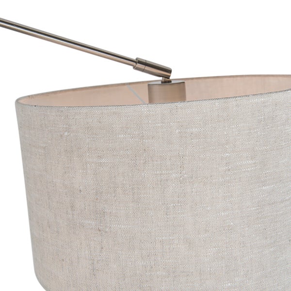 Detailansicht eines Lampenschirms mit Textiloberfläche und Lampenarm