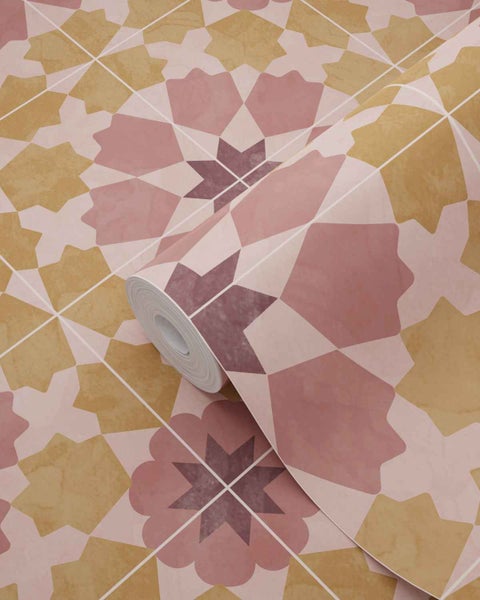 Vliestapete mit orientalischem Fliesenmuster und geometrischen Sternmotiven.