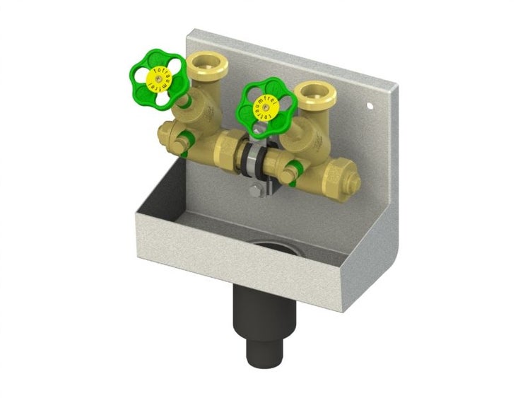 Wasserzähler-Einbaugarnitur zur Wandmontage mit zwei Messingventilen, grünen Handrädern und einer Edelstahl-Tropfschale.