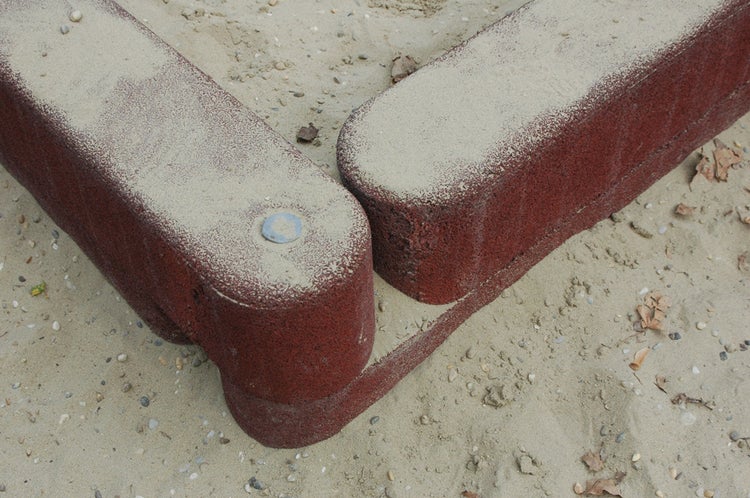 Sandkastenrand aus Gummi – 100 x 15 x 15 cm – Rot – Riemen