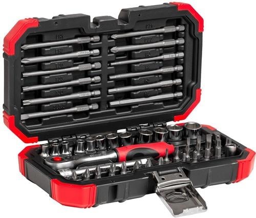 Steckschlüsselsatz mit Bits und Ratschenschlüssel im Werkzeugkoffer