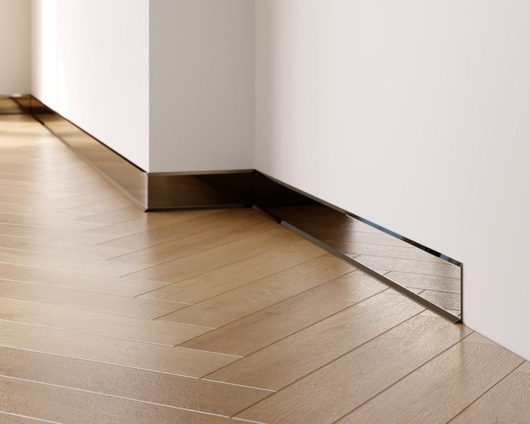 Bodenansicht mit Sockelleisten und Parkettboden