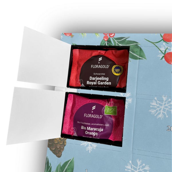 Mr. & Mrs. Panda Tee Adventskalender Schweinchen Glühwein - Blau Pastell