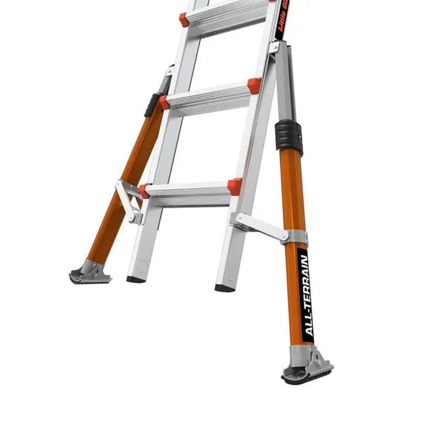 Vielzweckleiter All-Terrain aus Aluminium mit teleskopierbaren Beinen für unebene Untergründe.