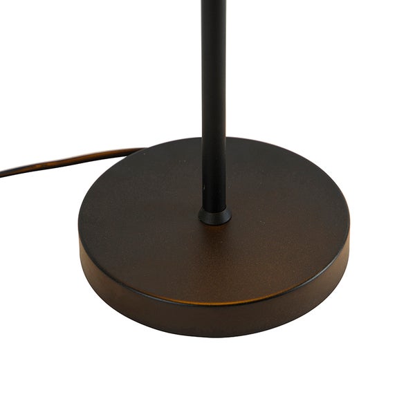 Detailaufnahme vom Fuß einer Stehlampe aus Metall