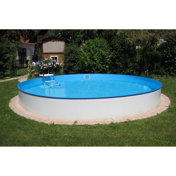 Rundes Schwimmbecken mit Leiter im Garten