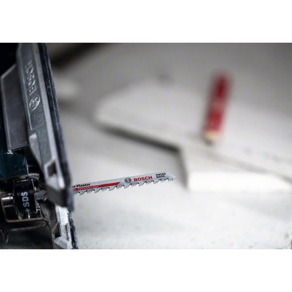 Bosch Säbelsägeblatt für Gips und Putz im Einsatz