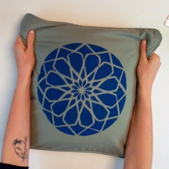 QBIX Mandala Schablone A3 Größe Kunststoff - Ausschnitt ist 25cm breit