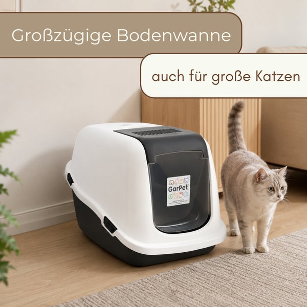 GarPet Haubentoilette für Katzen mit GarPet Logo und tiefer Bodenwanne, geeignet für große Katzen, neben einer hellgrauen Katze.