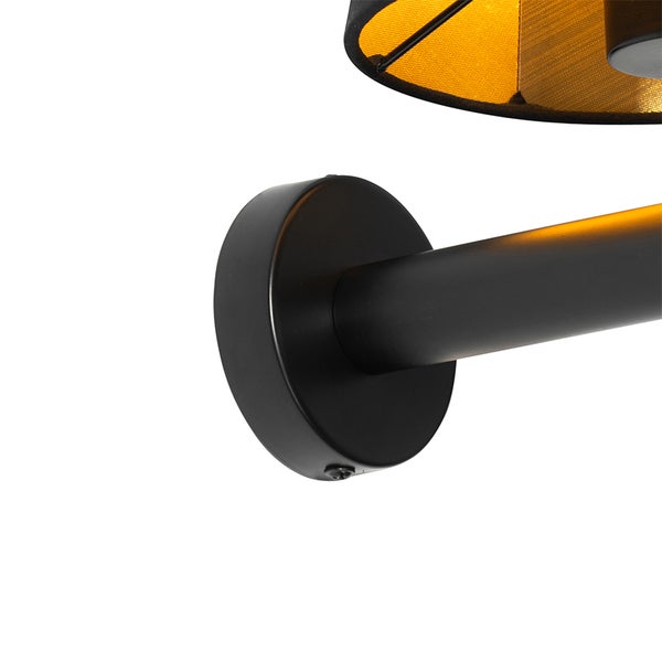 Wandleuchte mit Lampenschirm