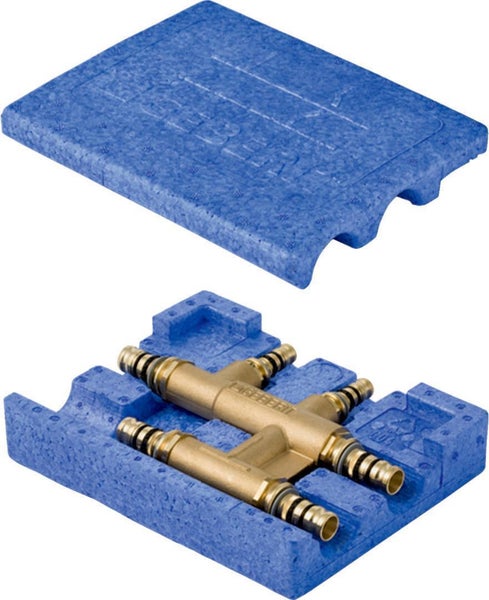 Geberit Anschlussmodul aus Messing in einer blauen Daemmschale aus Schaumstoff fuer die Sanitaerinstallation.