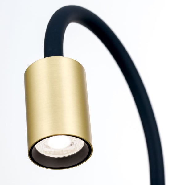 Nahaufnahme einer Bogenlampe mit Metallelementen