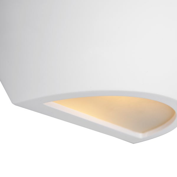 Weiße Wandleuchte mit Lichtaustritt unten