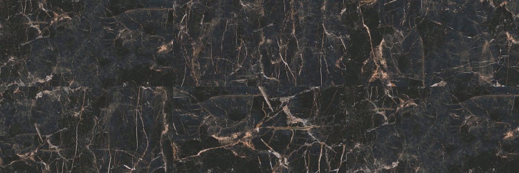 Nahaufnahme einer dunklen Marmorfliese mit Maserung