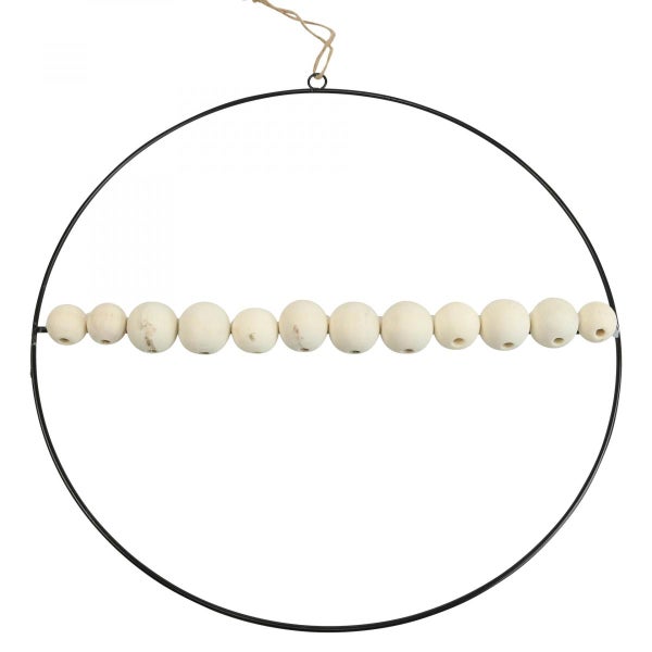 Dekorationsobjekt: Metallring mit Holzkugeln und Aufhängung