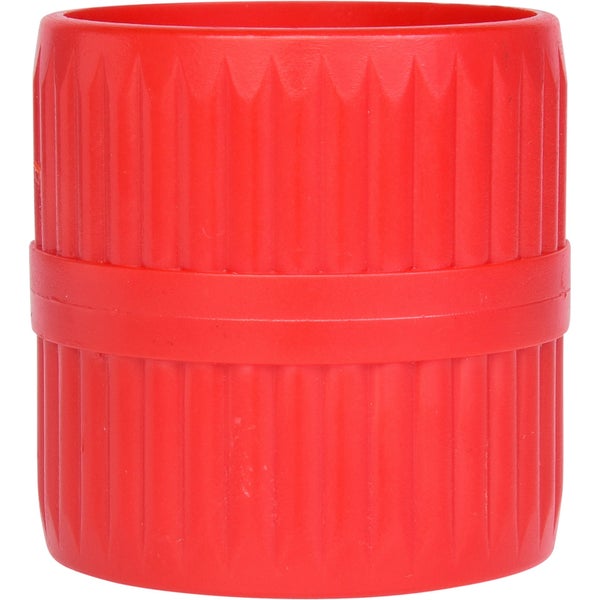 Rote gerippte Kunststoff-Schlauchkupplung für Bewässerungssysteme.