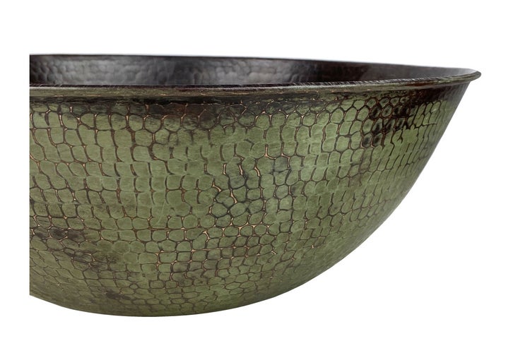 Aufgesetztes Waschbecken aus gehämmertem Metall