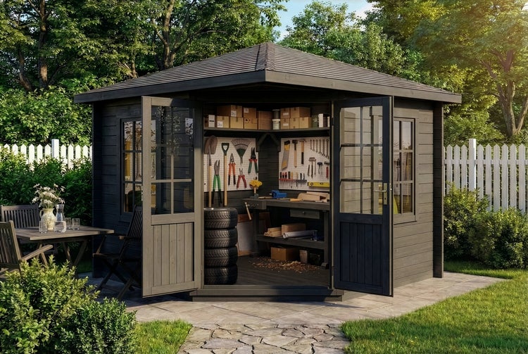 Modernes Eck-Gartenhaus aus Holz in Dunkelgrau mit Doppeltür und eingerichteter Werkstatt im sonnigen Garten.